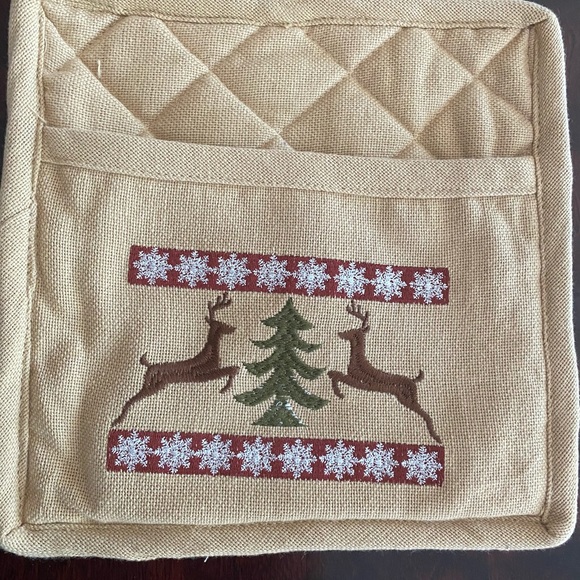 Two-piece Holiday Linens - Picture 3 of 7